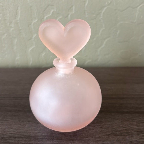 Pink Frosted Glass‎ Perfume Bottle with Heart Stopper - Picture 2 of 5